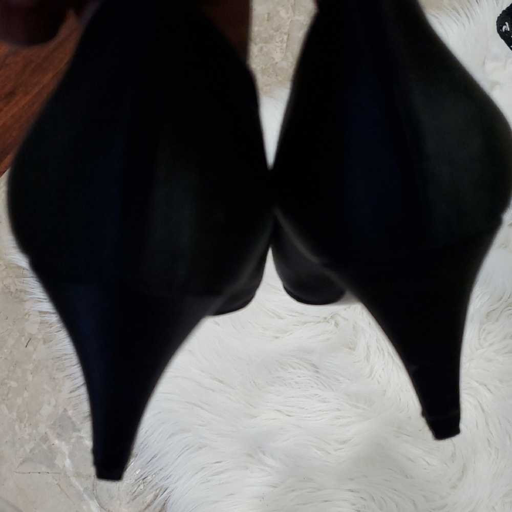 Fendi Black Satin Feel Kitten Heel with Pointed Toe Size 7.5 - Picture 7 of 15